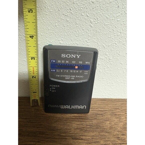 Vintage Sony SRF-49 FM/AM Walkman Working w/ Belt Clip - Picture 9 of 11
